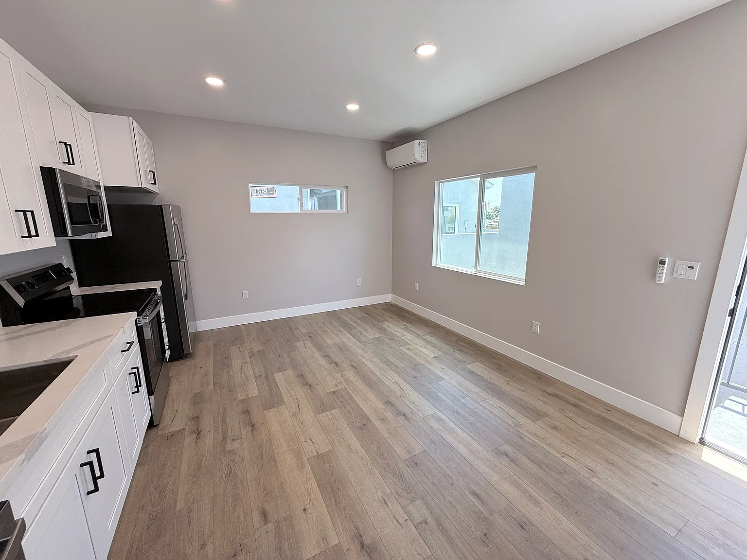 1 bed, $2,035 — Photo 4
