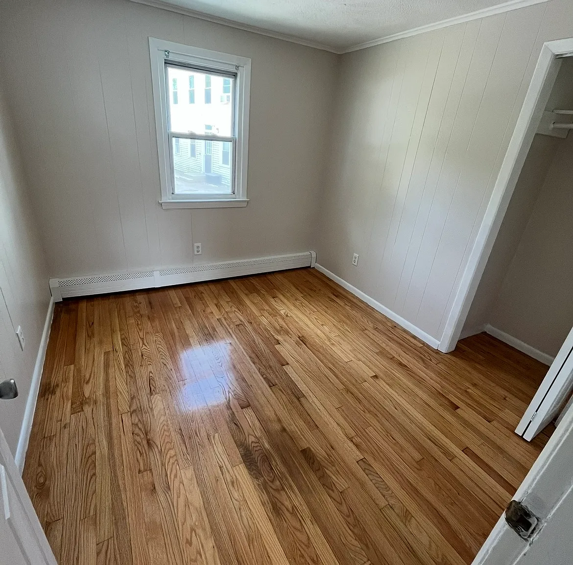 3 bed, 1000 sqft, $2,300 — Photo 4