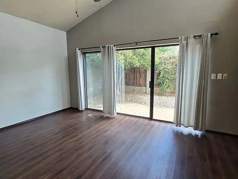 3116 Dallas St NE — Photo 7
