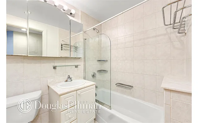 Rented by Douglas Elliman | media 23