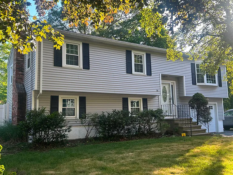 18 Harvest Rd — Photo 1