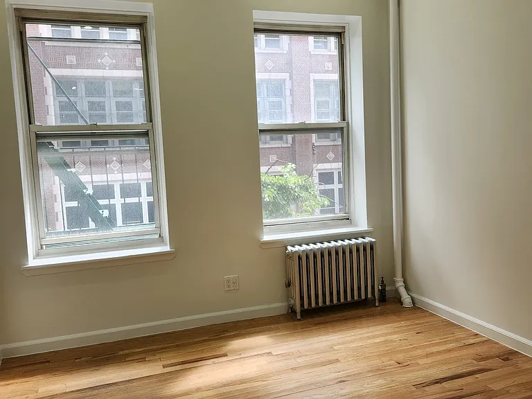 235 E 24th St #2A — Photo 6