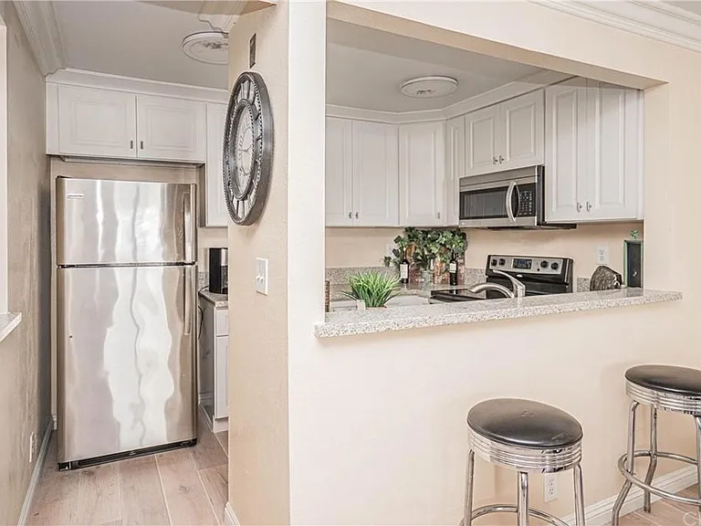 435 S Virgil Ave #320 — Photo 10