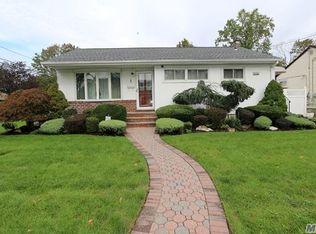 1 Division Ave, Westbury, NY 11590