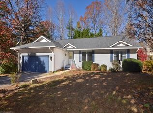 2 Tarragon Pl, Flat Rock, NC 28731
