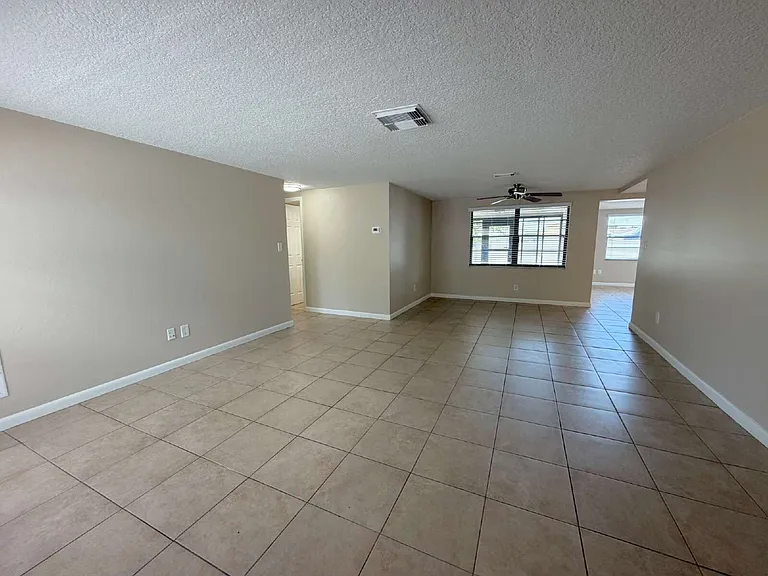 7421 Isle Dr — Photo 5