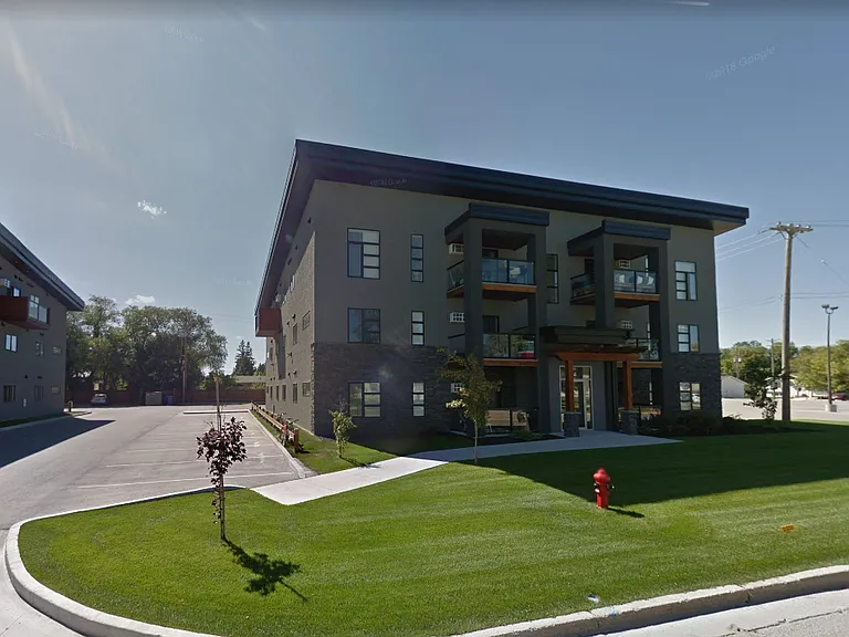 428 Henry St — Photo 1