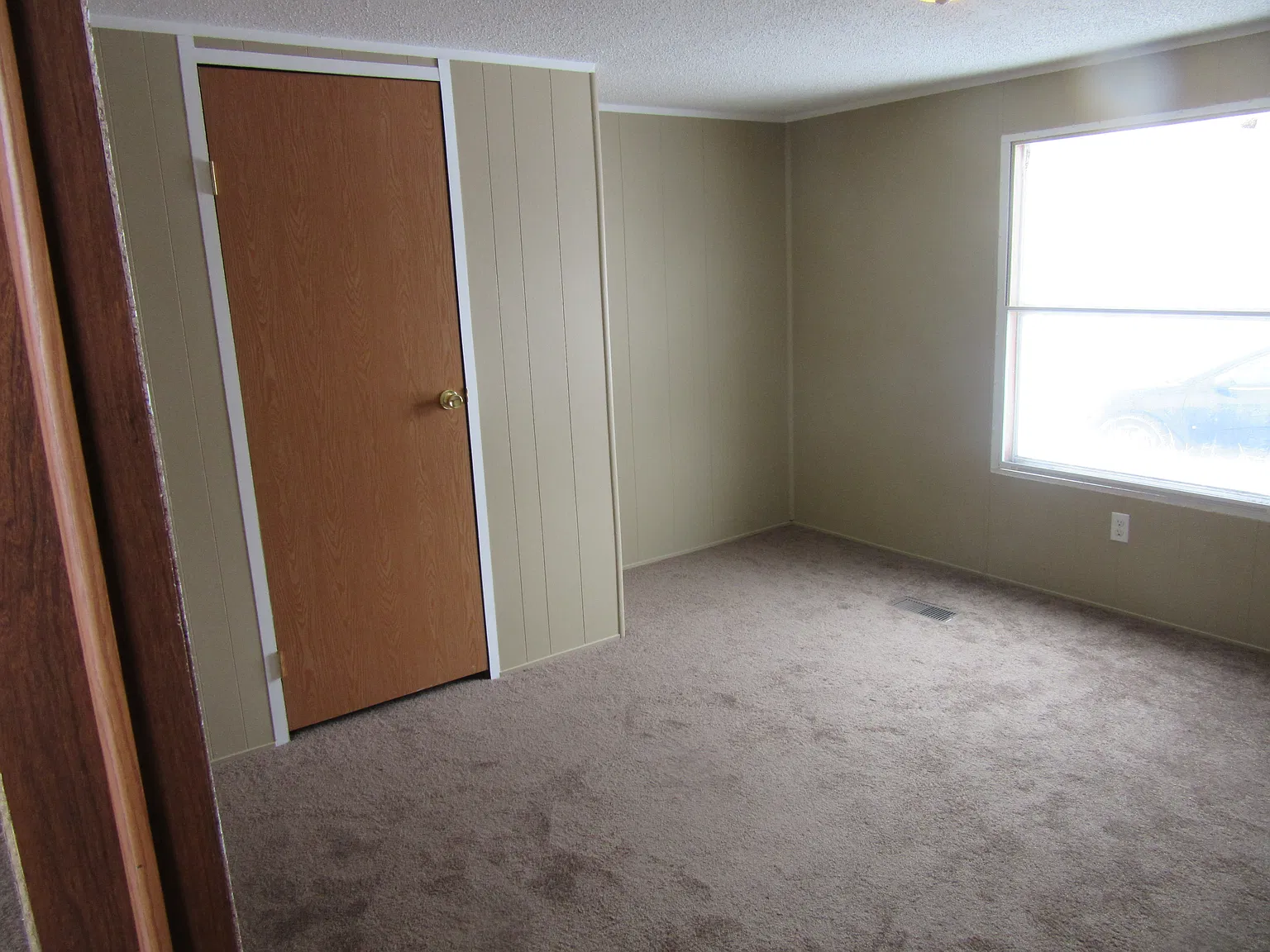 3 bed, 952 sqft, $875 — Photo 3