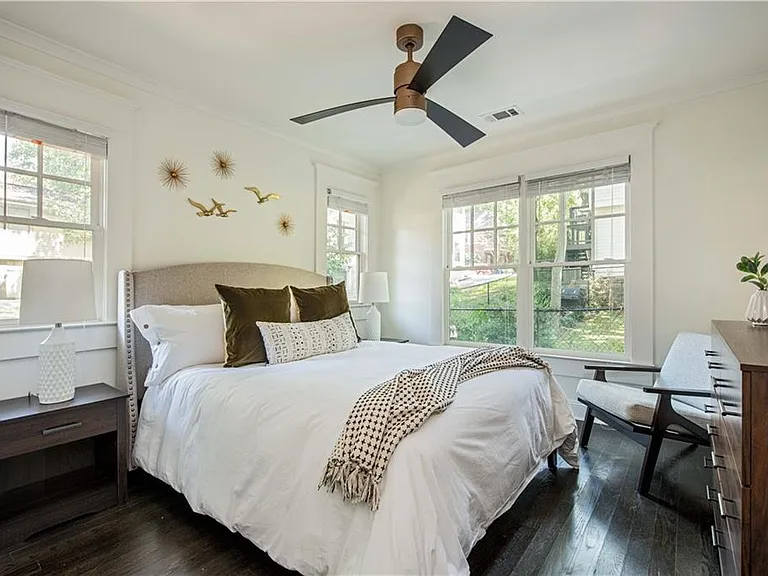 352 Sinclair Ave NE — Photo 16