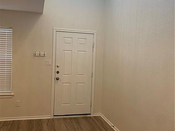 5th image of 221 Carriage Way