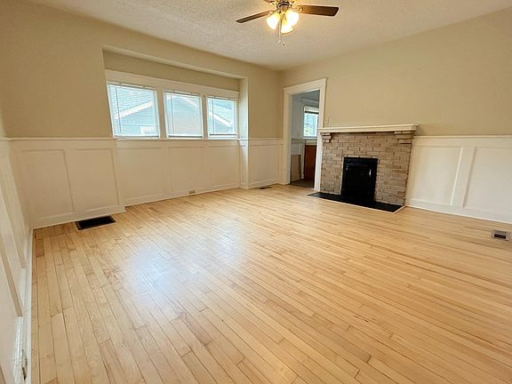 4th image of 2404 Washington Ave