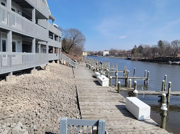 315 5th Ave APT 19, Manistee, MI 49660