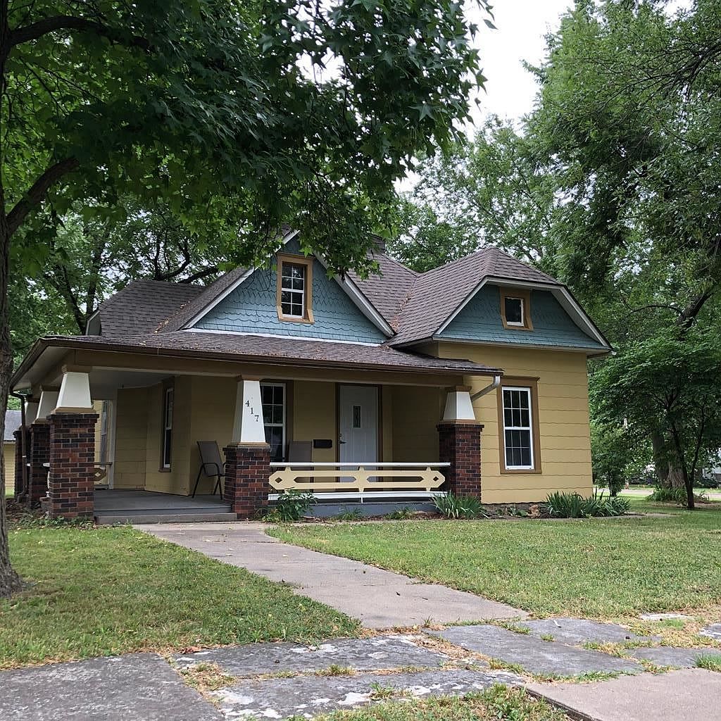 417 S Elm St, Iola, KS 66749 | Zillow