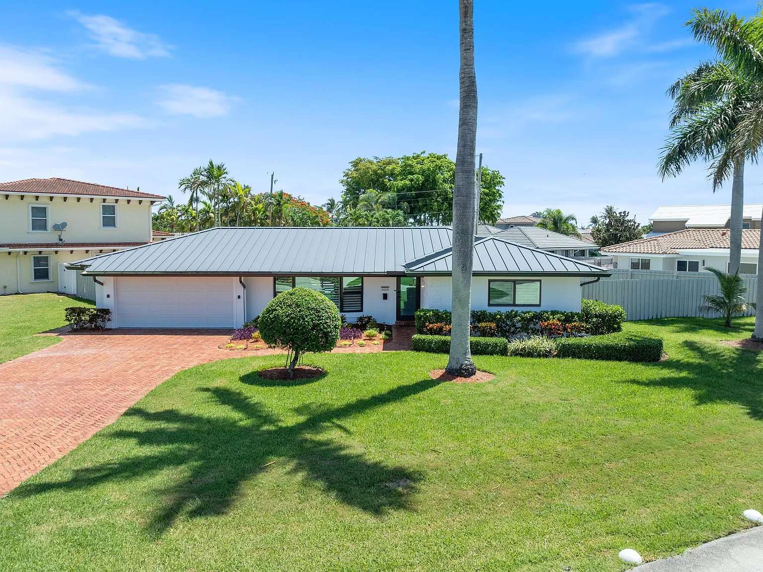 3 bed, 2.0 bath, 1838 sqft, $6,300 — Photo 1