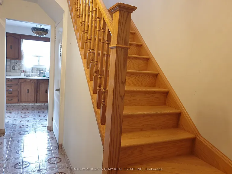 90 Appleby Cres #UL — Photo 14