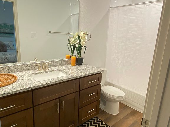 5th image of 7511 Gramercy Way #102