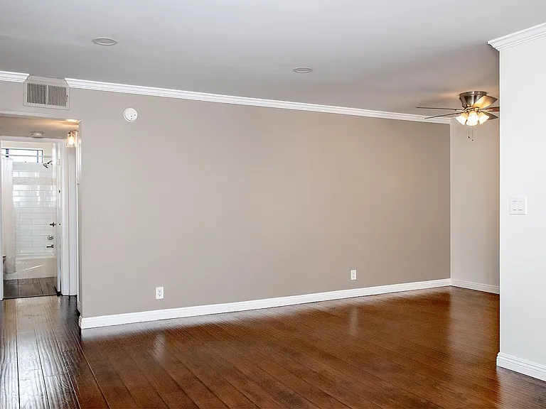 226 E Elmwood Ave — Photo 4