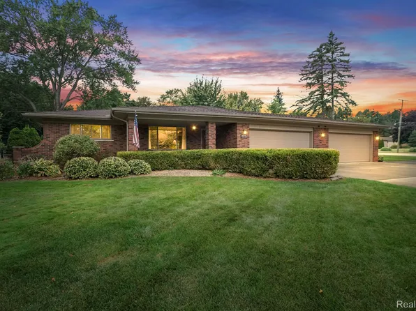 6989 Fredmoor Dr, Troy, MI 48098