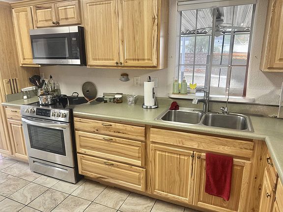 4th image of 14362 E Warren Dr