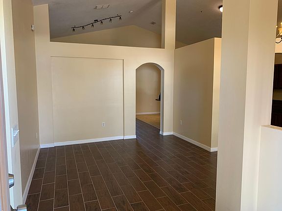 4th image of 2802 Berkshire Cir