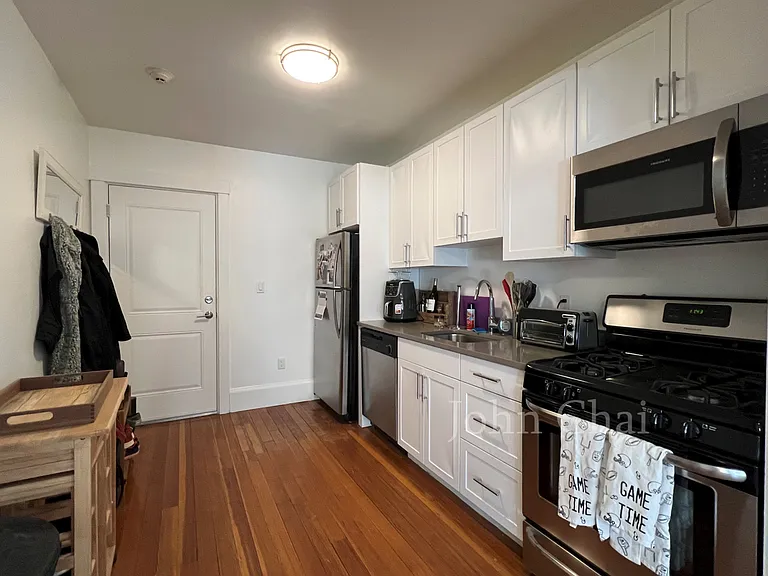 83 Harvard St #4 — Photo 12