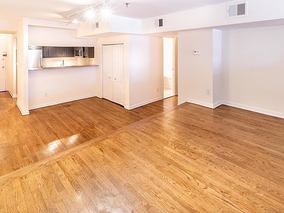 4th image of 357 Varick St APT 125b