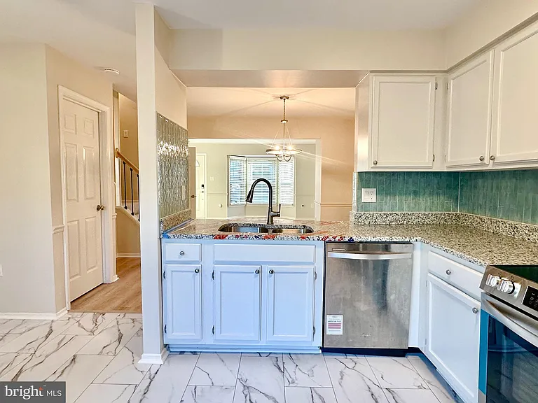 3451 Caledonia Cir — Photo 6