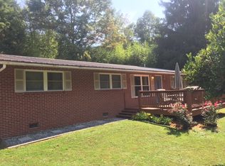 560 Pisgah Shadows Rd, Hendersonville, NC 28739