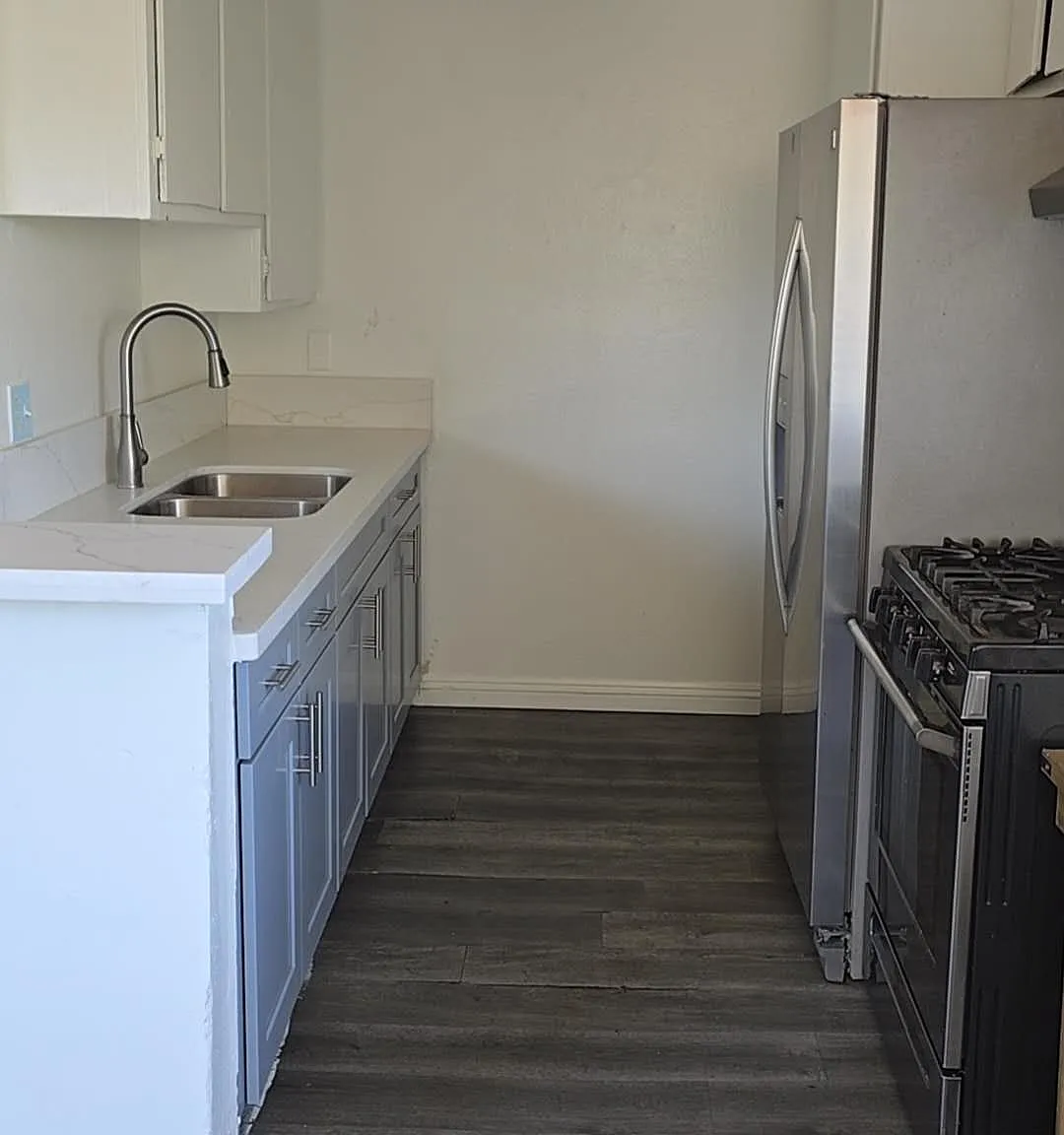 3 bed, 1100 sqft, $2,200 — Photo 3
