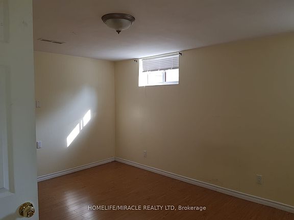 2nd image of 1502 Banwell Rd