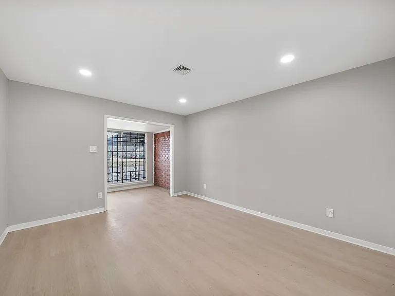 9347 Clearway Dr — Photo 5