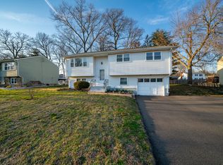 32 Sparrowbush Rd, East Hartford, CT 06108