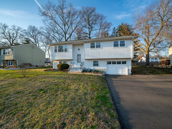 32 Sparrowbush Road, East Hartford, CT 06108