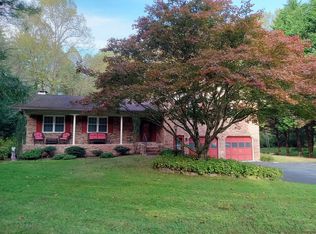 4 Hunters Ln, Hendersonville, NC 28791