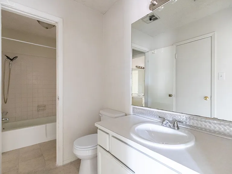 4925 Greenslope Dr — Photo 18