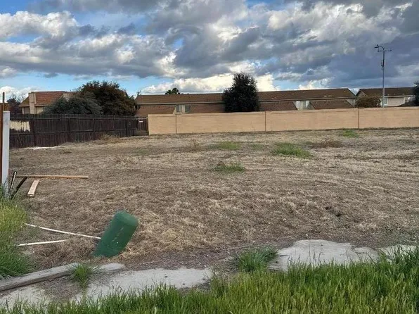 1528 Sarba Ct, Los Banos, CA 93635