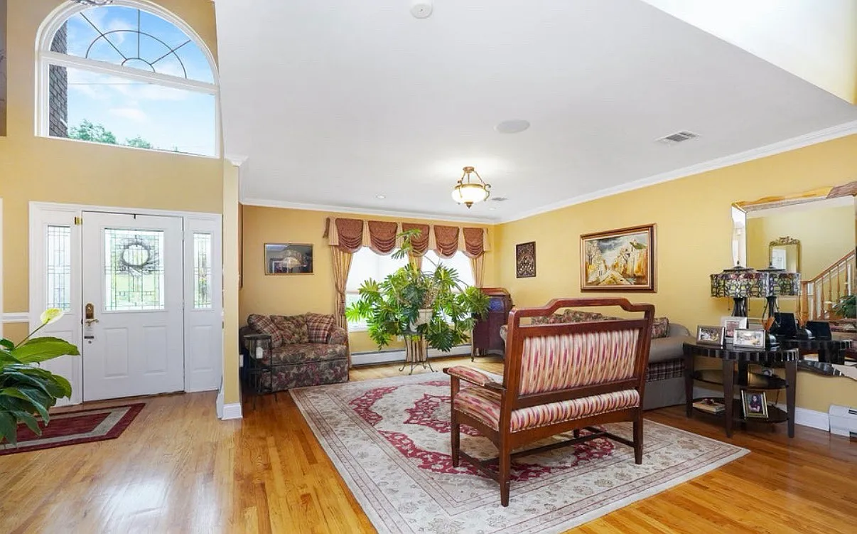 3 bed, $3,800 — Photo 4