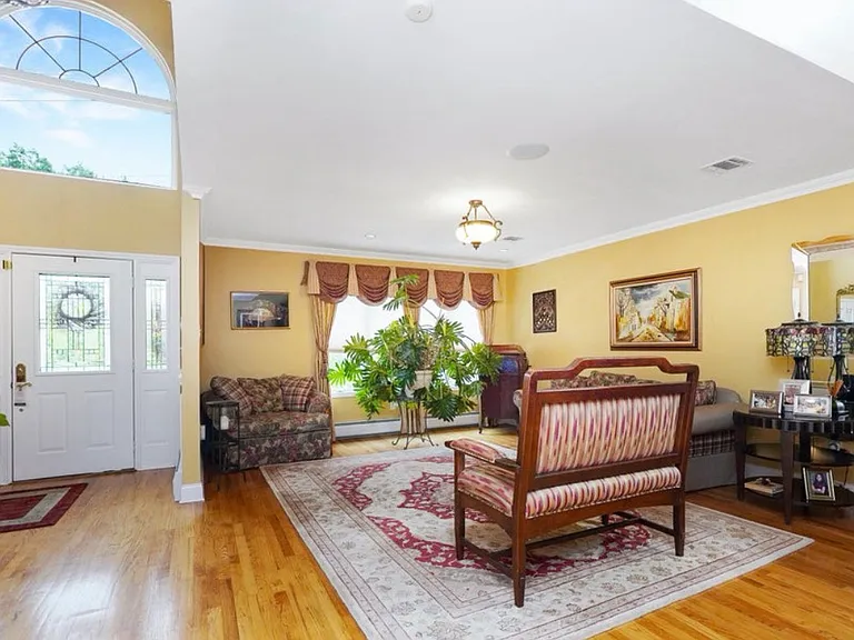 762 Drumgoole Rd W #1 — Photo 4