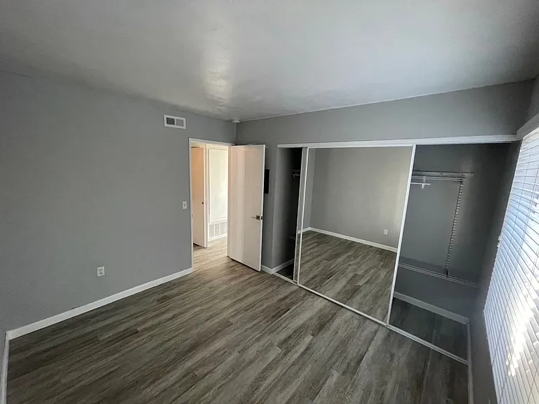1137 Arbor Ln — Photo 8