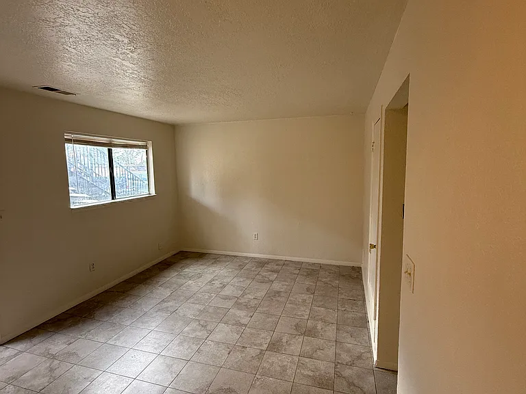 618 Chama St SE #1 — Photo 3