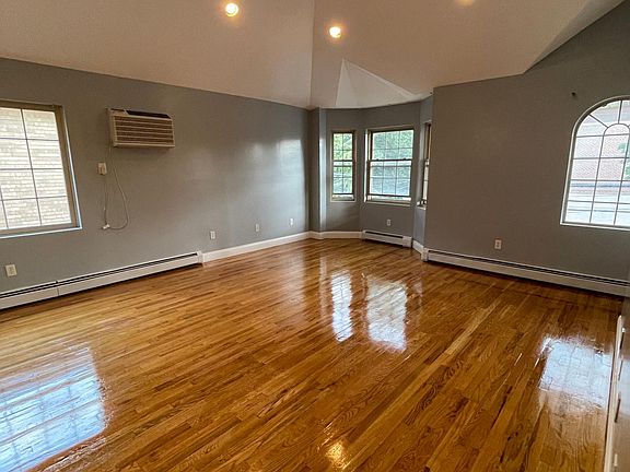 4th image of 3125 Wissman Ave