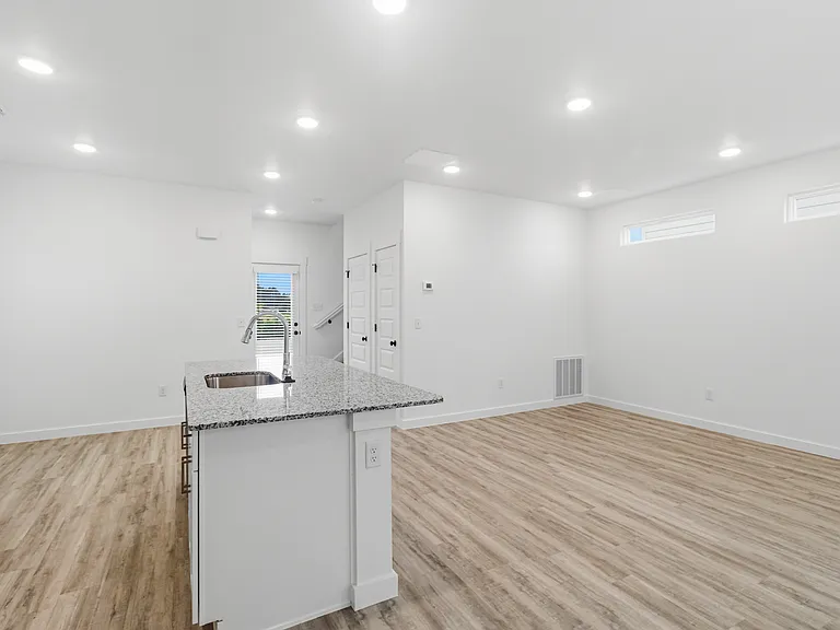 621 Apollo Ave — Photo 9