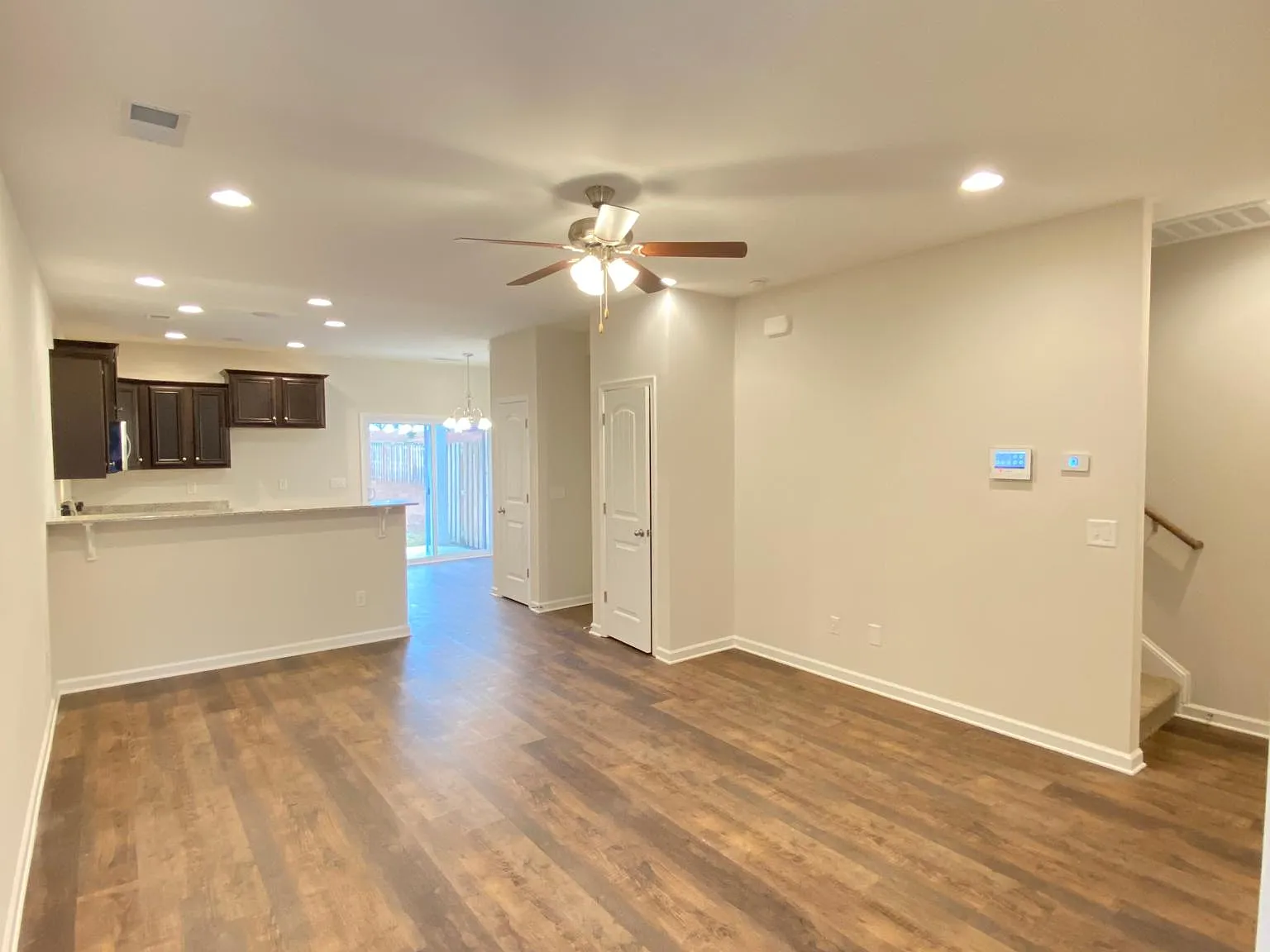 3 bed, 2.5 bath, 1400 sqft, $1,995 — Photo 2