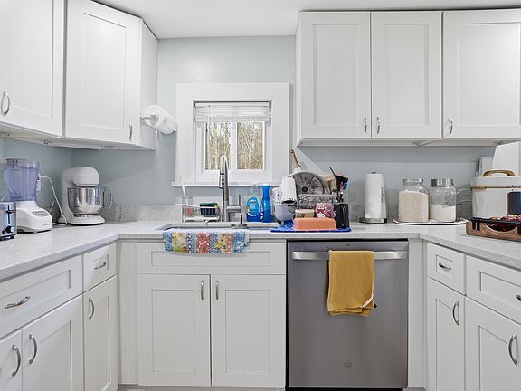 4th image of 39 South Barnstead Road