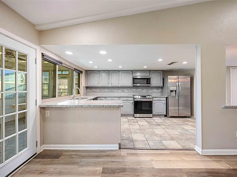 14515 Merry Meadow Dr — Photo 5