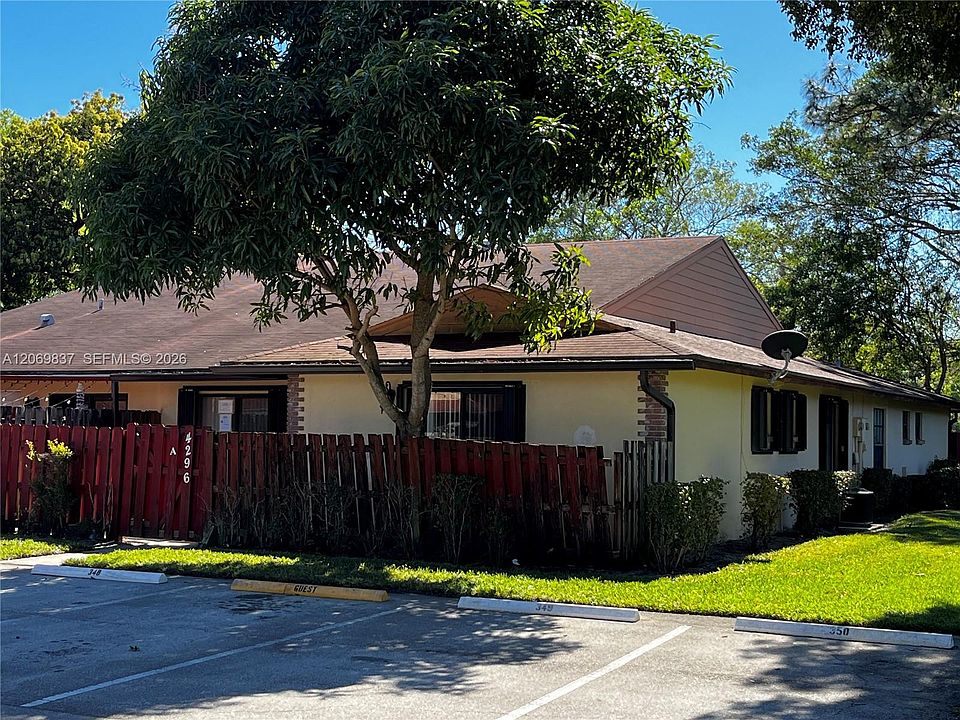 1st image of 4296 Woodstock Dr APT A