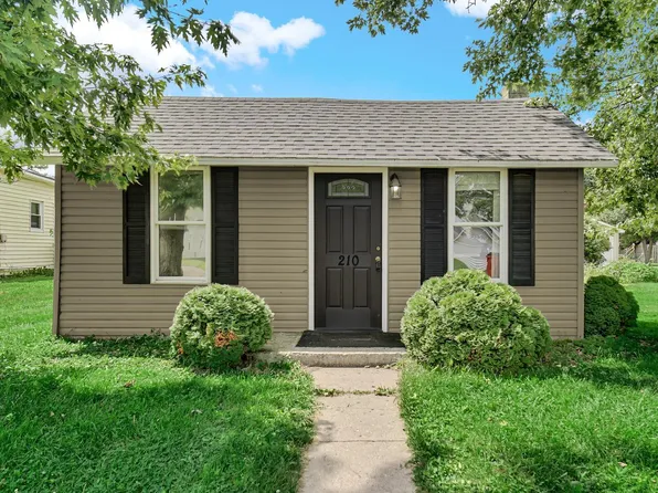 210 N Harrison St, Francesville, IN 47946