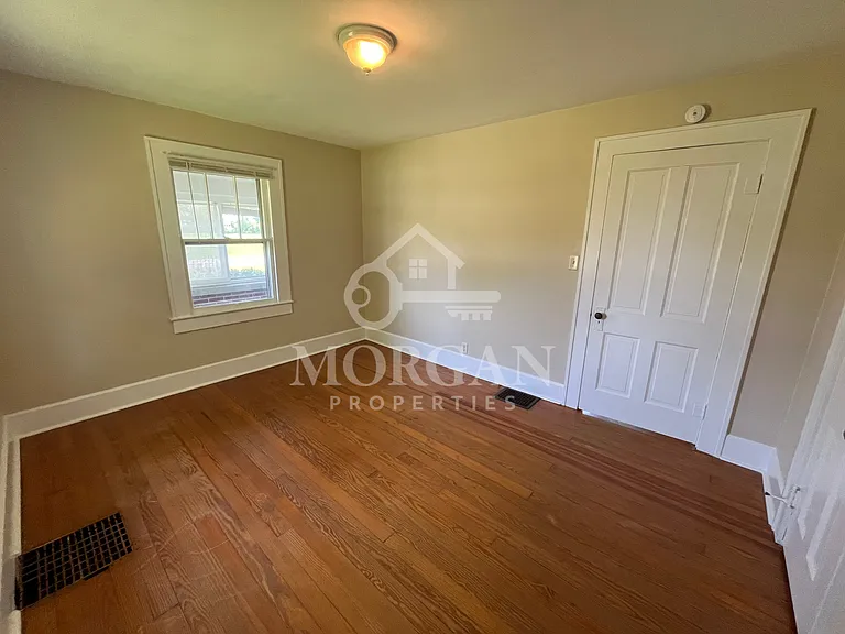 1253 S Pendleton Ave — Photo 6