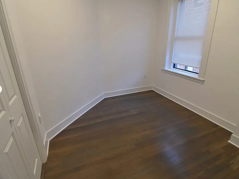 32 Queensberry St #1