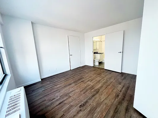 Rented by Manhattan Realty Group | media 9